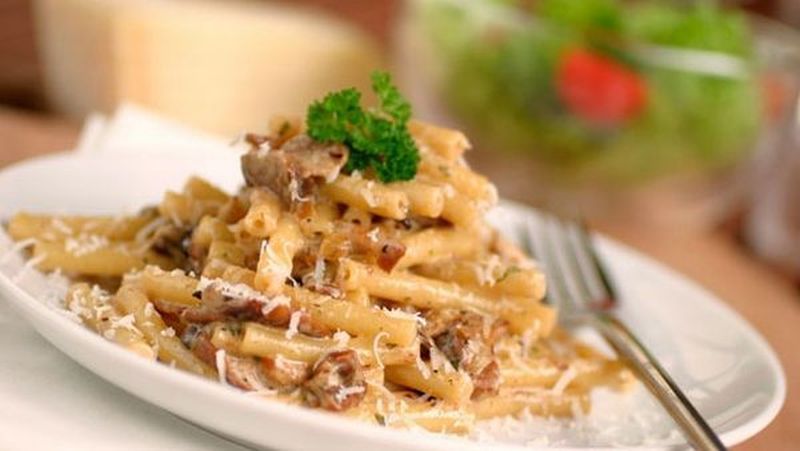 Maccheroni mit Steinpilz-Speck-Rahm