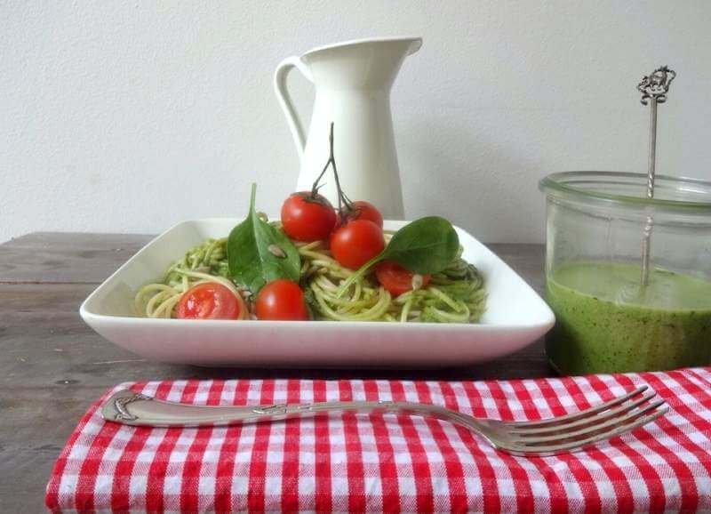 Spaghetti mit Spinat-Pesto