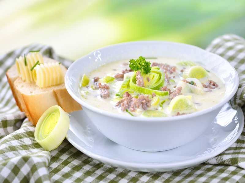 Käse-Lauch-Suppe mit Hackfleisch